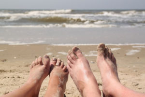 voeten in het zand